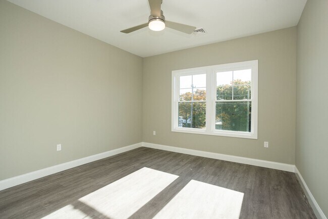 Building Photo - 1000 US-1