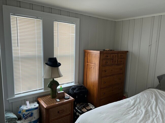 Building Photo - 21 Siren St