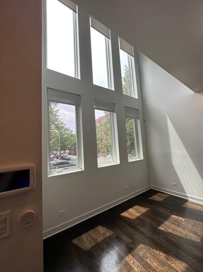 Building Photo - 1758 W Cullerton St