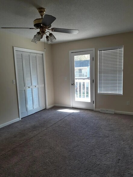 Building Photo - 103 Kimeran Ln APT B