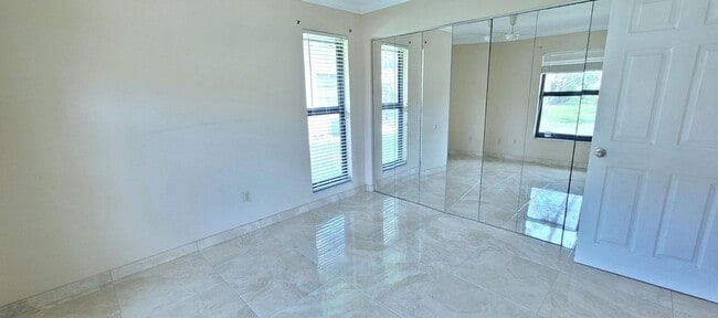 Building Photo - 6060 Baywood Ln