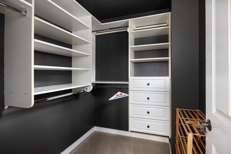 Building Photo - 5430 California Ave SW