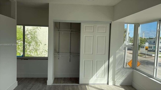 Building Photo - 1943 71st St