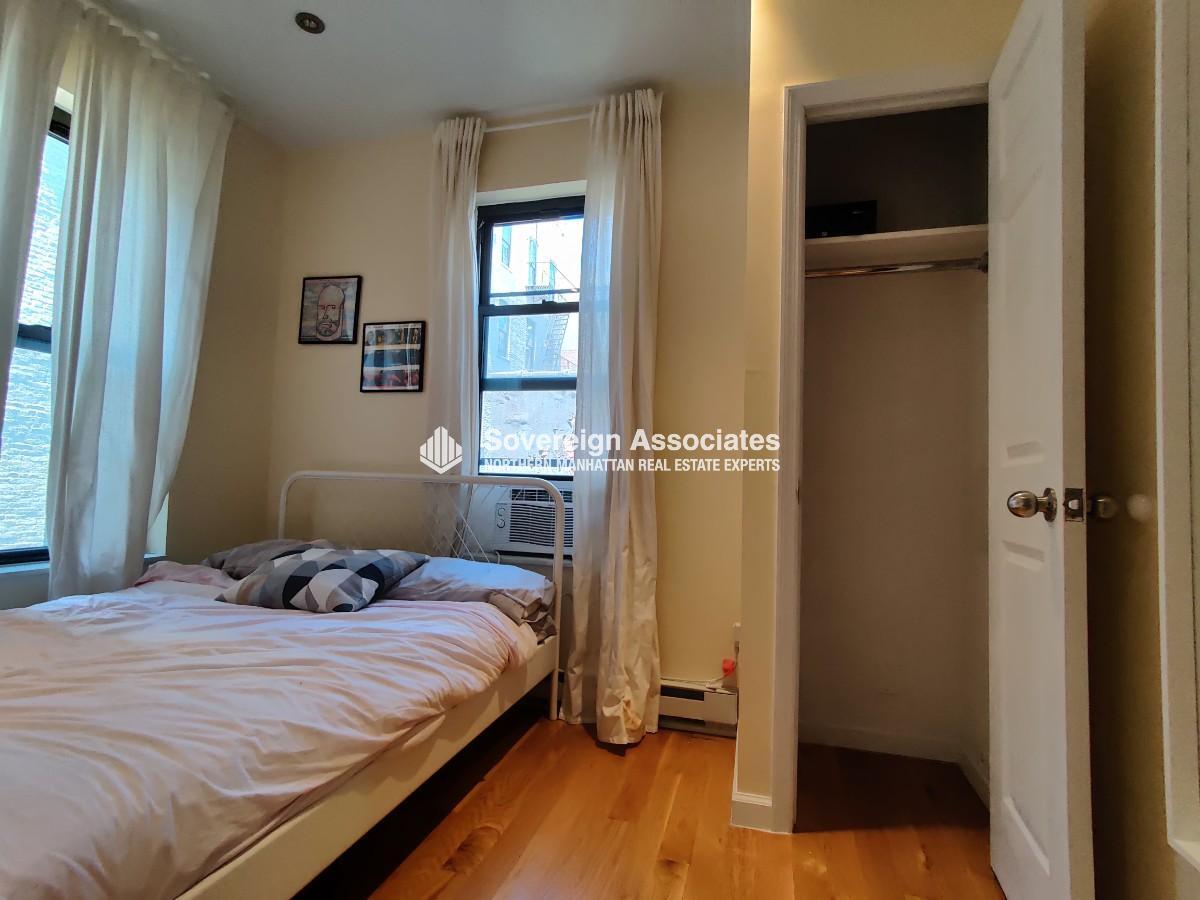 Building Photo - 15 W 107th St