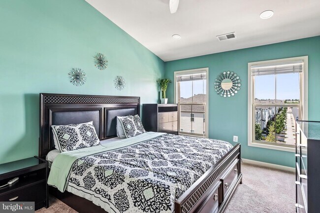 Building Photo - 23638 Sailfish Square