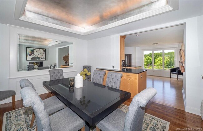 Building Photo - 10 Bluewater Hill S