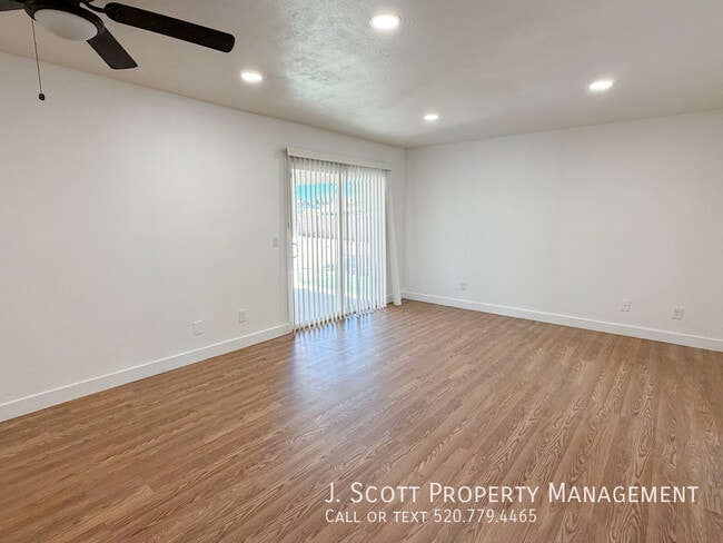 Building Photo - 3621 W Sandra Terrace