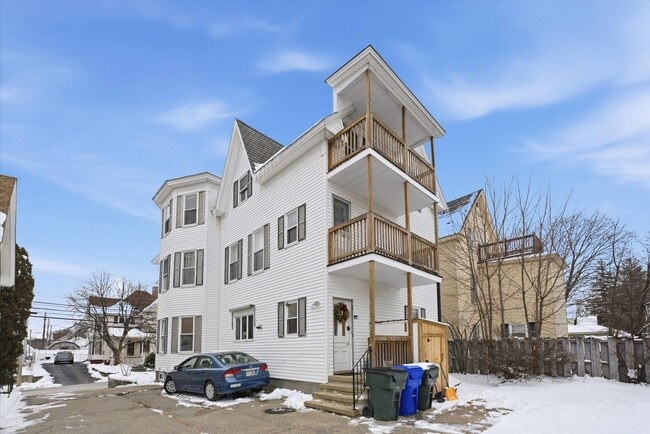 Building Photo - 135 Sagamore St