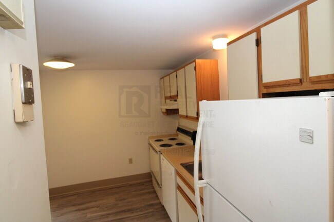 Building Photo - 28 Ivy Ln
