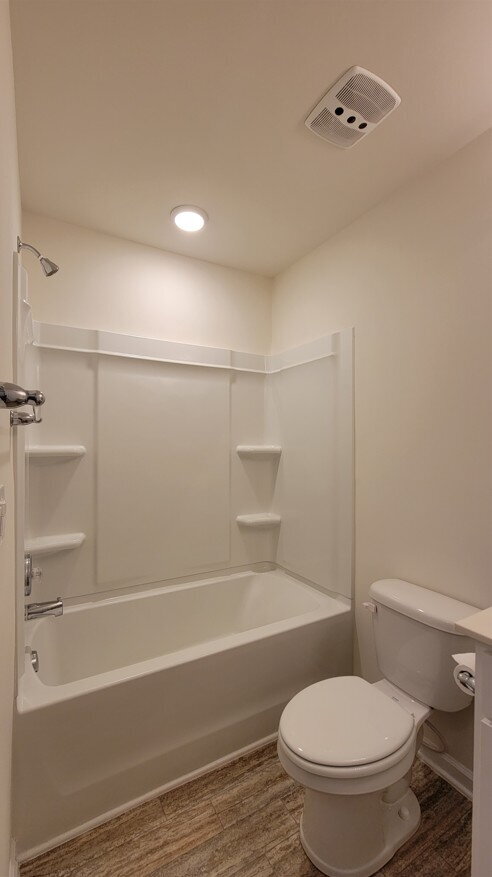Building Photo - MOVE-IN SPECIAL! 1/2 OFF 1st MONTHS RENT.