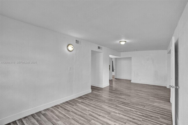 Building Photo - 2100 Service Rd