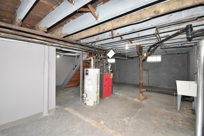 Building Photo - 153 Bosworth St