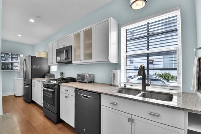 Building Photo - 821 Meridian Ave