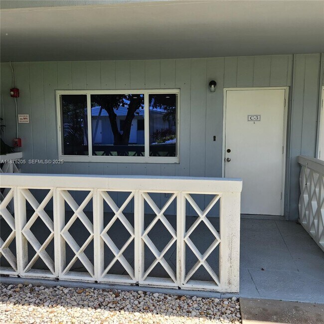 Building Photo - 2170 NE 51st Ct