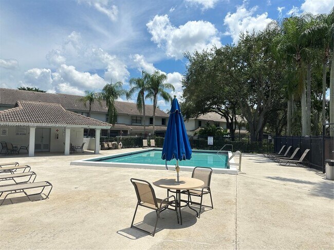 Building Photo - 9865 Riverside Dr