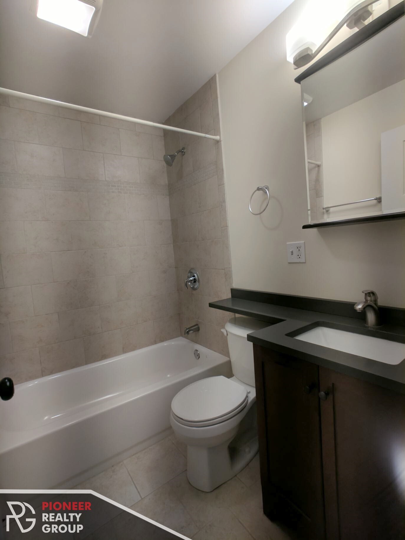 Building Photo - 555 W Arlington Pl