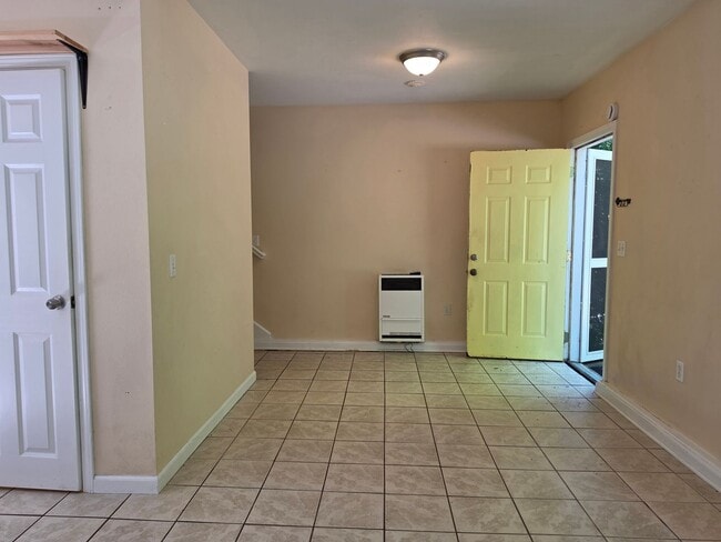 Building Photo - Loft Style Cottage in Indianola