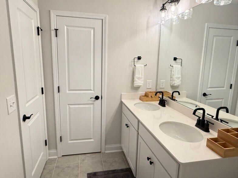 Building Photo - 4045 Grommet Ct