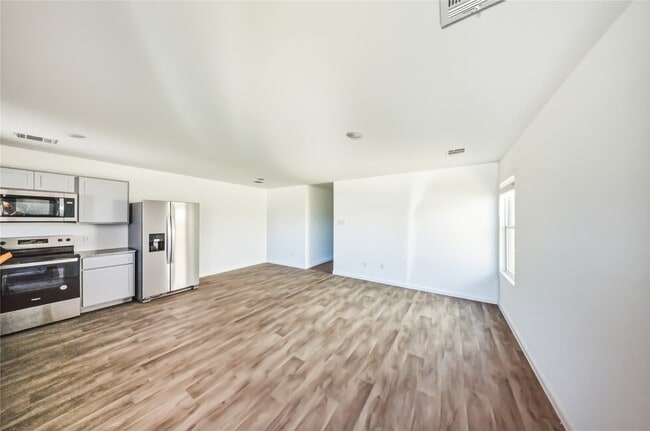 Building Photo - 16802 N Marie Vlg Dr