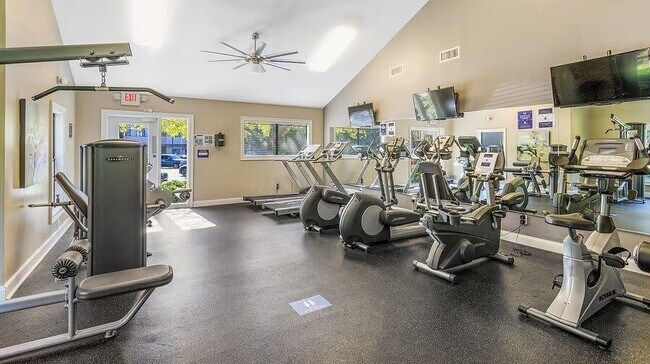 Building Photo - 3600 Park Lake Ln