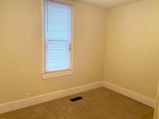 Building Photo - 921 N 10th St