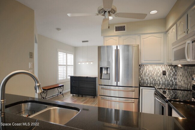 Building Photo - 412 La Costa St