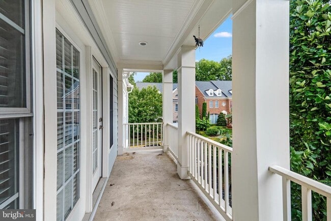 Building Photo - 8880 Olive Mae Cir