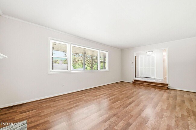 Building Photo - 808 Chippendale Rd