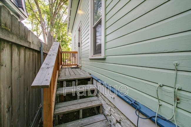Building Photo - 1405 N 11th St