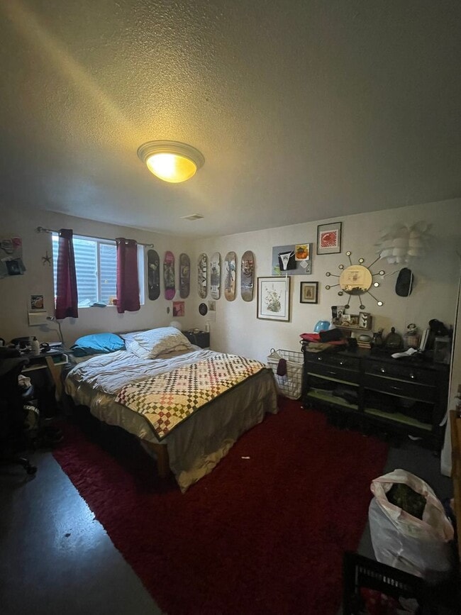 Building Photo - STUDENTS WELCOME! Spacious Home in West Ft. Collins w/ Large Fenced Yard, Garage