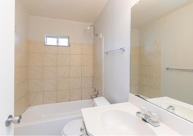 Building Photo - 1534 Lazy Ln