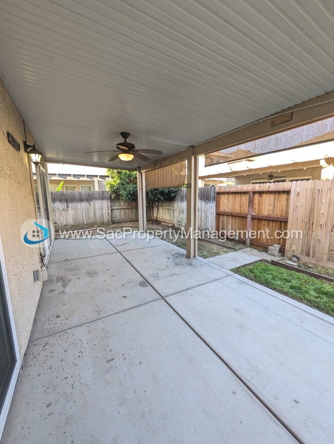 Building Photo - Amazing 4 Bedroom 2 Bathroom Home in a Qui...