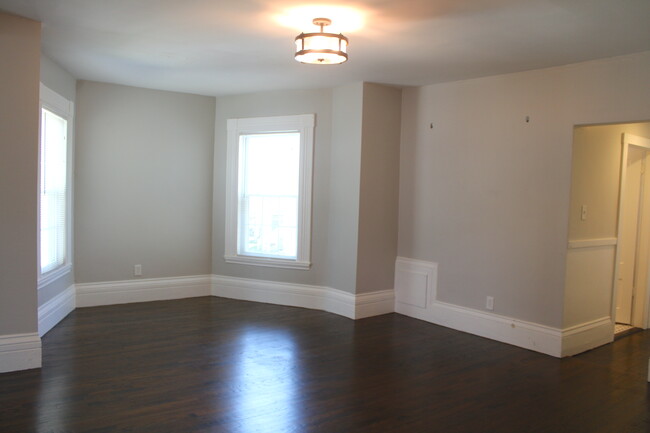 Dining room - 11 Concord St