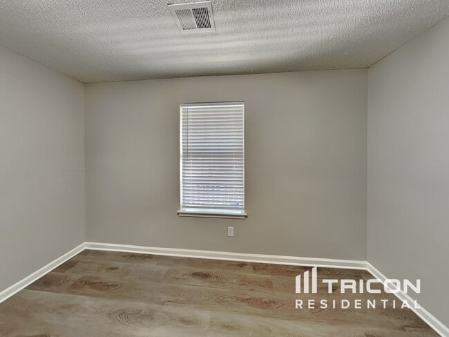 Building Photo - 239 Longshadow Dr