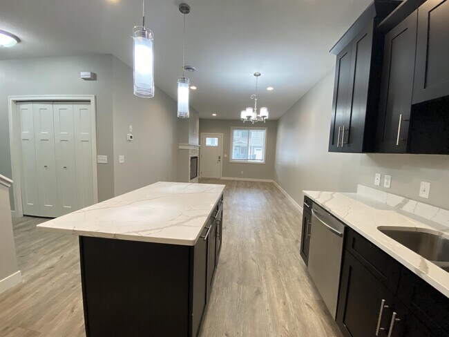Building Photo - 686 Stone Haven Dr NE