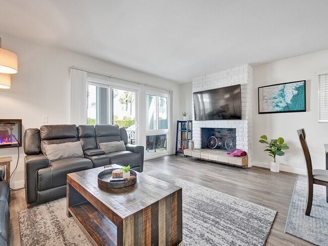 Building Photo - 7405 Seashore Dr
