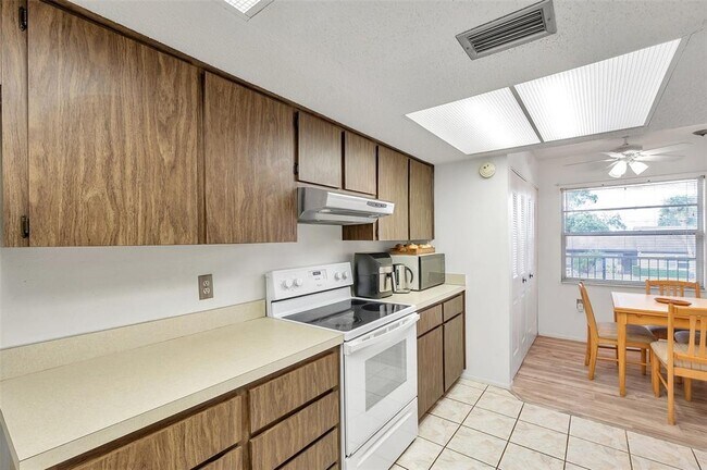 Building Photo - 3840 Staysail Ln