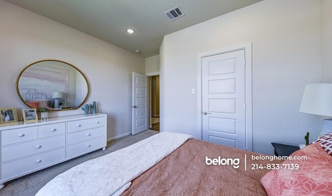 Building Photo - 422 Hazeltine Rd