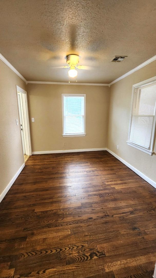 Building Photo - 1017 N Tabor Dr