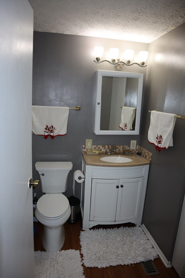 Building Photo - 7344 San Bonita Dr