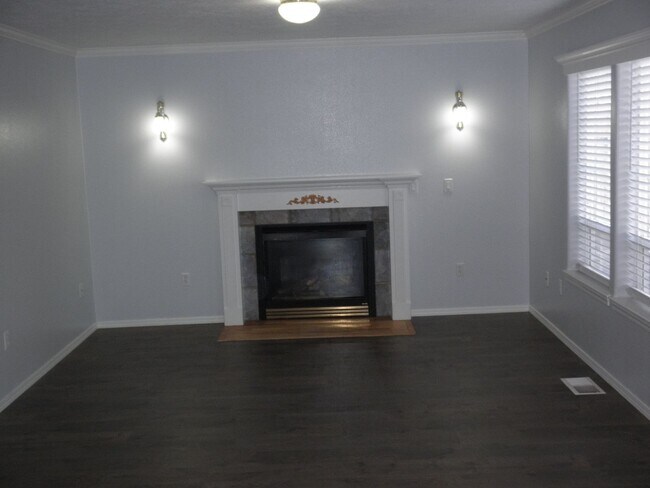 Building Photo - Updated