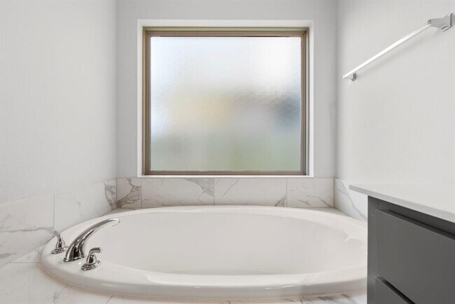 Building Photo - 15818 Weston Ridge Dr