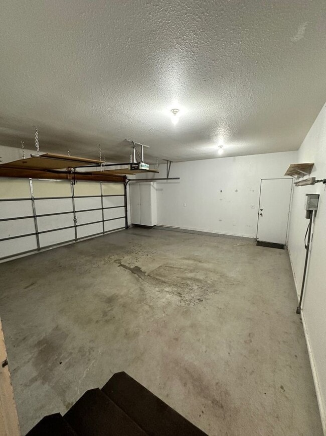 Building Photo - Lovely 3 Bedroom 2 Bath home in great location