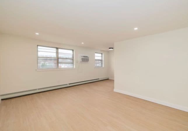 Building Photo - 921 Tyson Ave