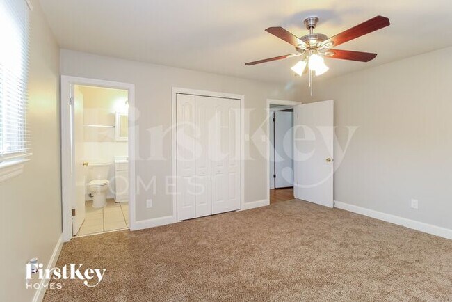 Building Photo - 690 Valley Brook Ln