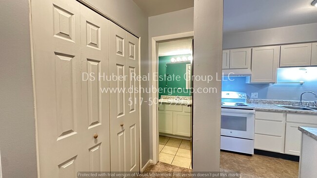 Building Photo - Lower level apartment - 2 bed 1 bath in La...