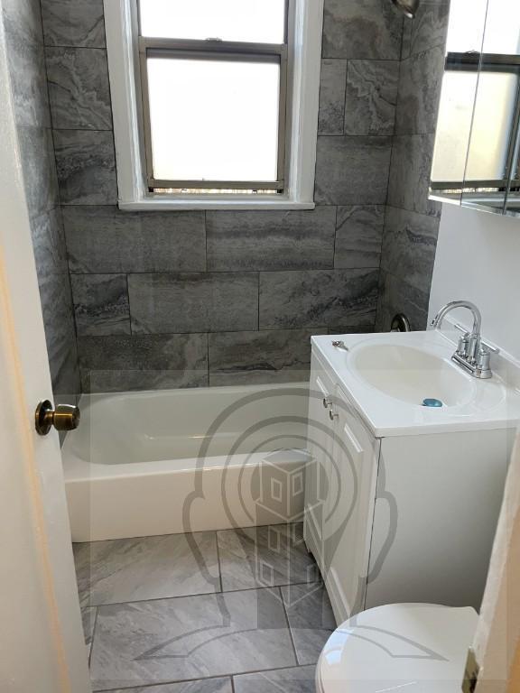 Building Photo - 1 bedroom in CHICAGO IL 60626