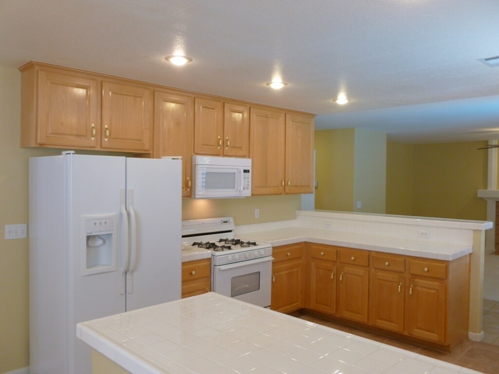 Building Photo - 208 Chaco Canyon Dr