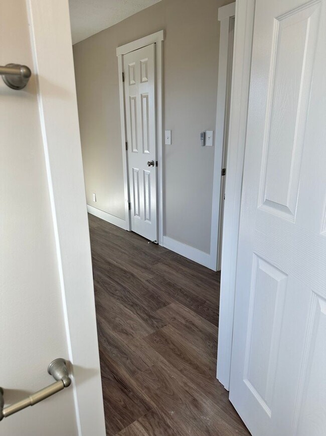 Building Photo - Darling remodeled 5 bedroom 2 bathroom home in the heart of Ogden