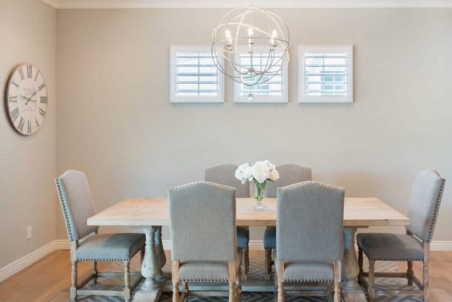 Building Photo - 3706 E Clarendon Ave